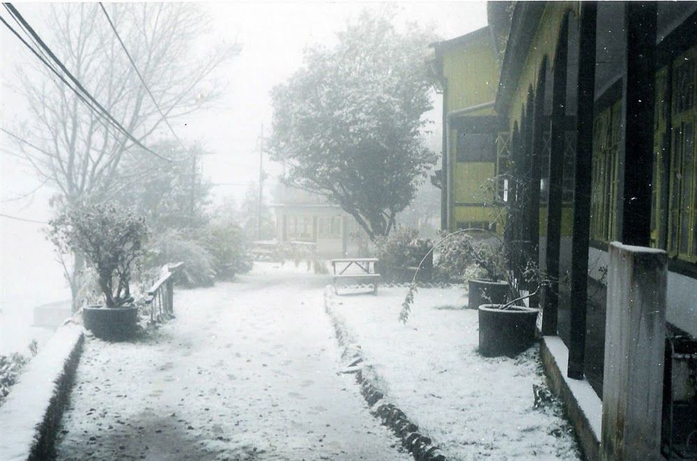 Old - Main Bellevue Heritage Hotel Darjeeling  Extérieur photo