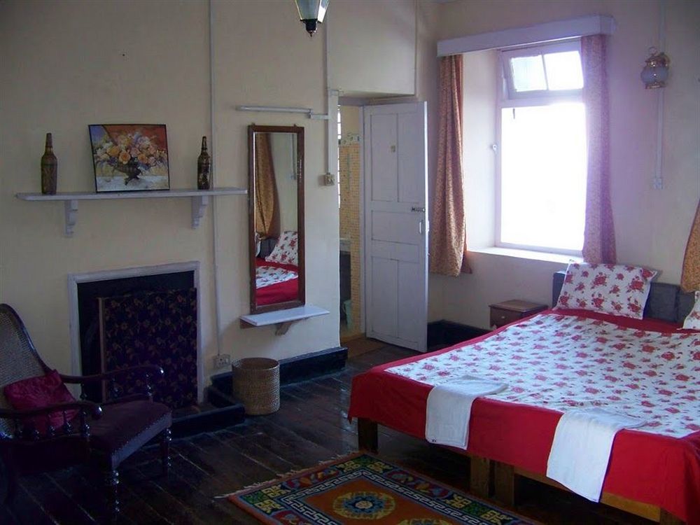 Old - Main Bellevue Heritage Hotel Darjeeling  Extérieur photo