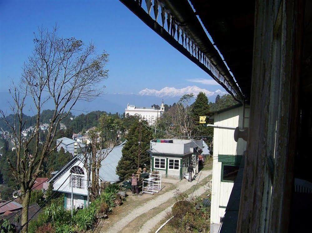 Old - Main Bellevue Heritage Hotel Darjeeling  Extérieur photo