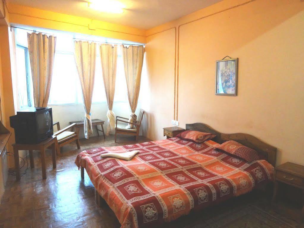 Old - Main Bellevue Heritage Hotel Darjeeling  Extérieur photo